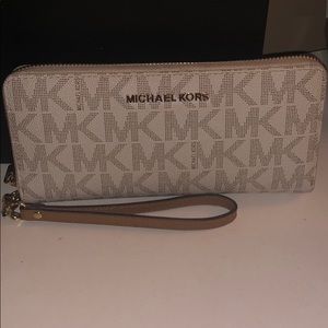 Michael Kors Wallet/Wristlet